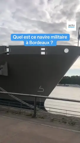Depuis le samedi 26 juillet, un impressionnant navire militaire est à quai à Bordeaux. On vous explique. #bordeaux #navire #ship #boat #fyp 