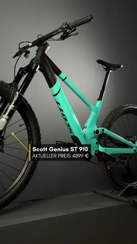 Kein Kompromiss, kein Standard. Knallhart reduziert!!!  💥 AKTUELLER PREIS 4899 € 💥   Das Scott Genius ST 910 ist ein echtes Trailbike mit Köpfchen: FOX Fahrwerk mit TwinLoc, Carbon-Rahmen und agiles Handling – ready für technische Lines und flowige Abfahrten. 🏔️ TwinLoc Fahrwerk ⚡ Carbonrahmen 🔩 Highend-Komponenten 👉 Jetzt im Store bestaunen – oder direkt online entdecken! #wecycle #ScottGenius #Trailbike #MTBlife #ScottBikes #FullSuspension #Fahrradliebe #Mountainbike #Enduro 