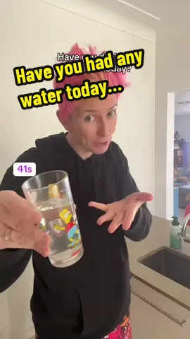 The very real ADHD problem of remembering to hydrate your noodle! When we aren’t half way to dust from dehydration or brains work better! With an added bonus of nice soft skin, organs working at their best and a bunch of other good stuff! Not no no, our people like to have anything with caffeine, another for flavour, another to warm us up, maybe a little bit of water to clear the palette 😅 Remember to drink some water today!! #adhd #remembertodrinkwater #drinkwater 