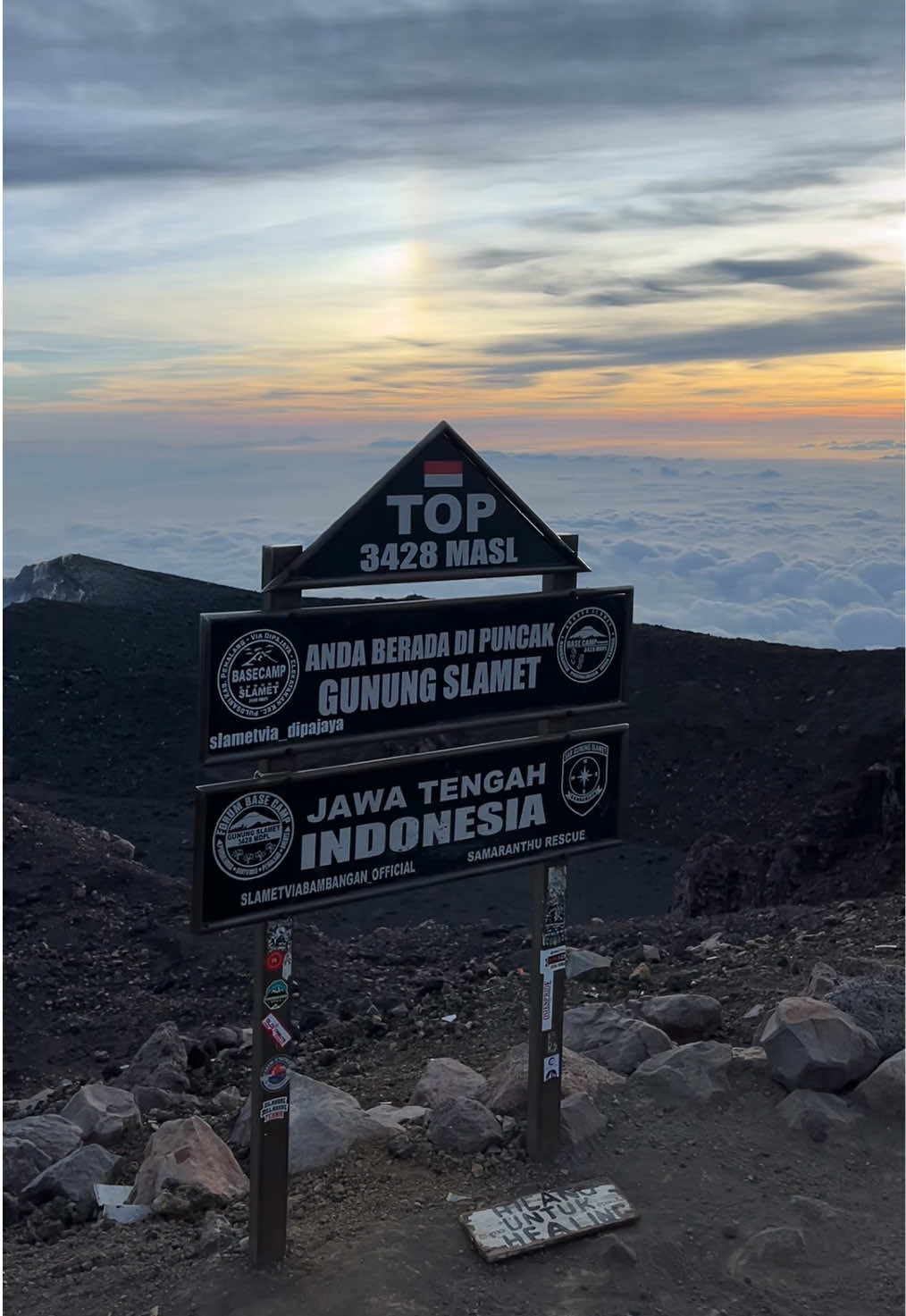 Puncak slamet dengan keindahanya #fyppppppppppppppppppppppp #storypendakigunung #fypシ #gunungslamet 
