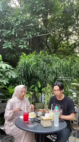 Berawal dari kisah tanpa rencana, kini kami adalah Tuan dan Puan dengan sisi ego dan kosong yang bertapak diatas permulaan menuju tujuan. Bersama, kami berlayar.