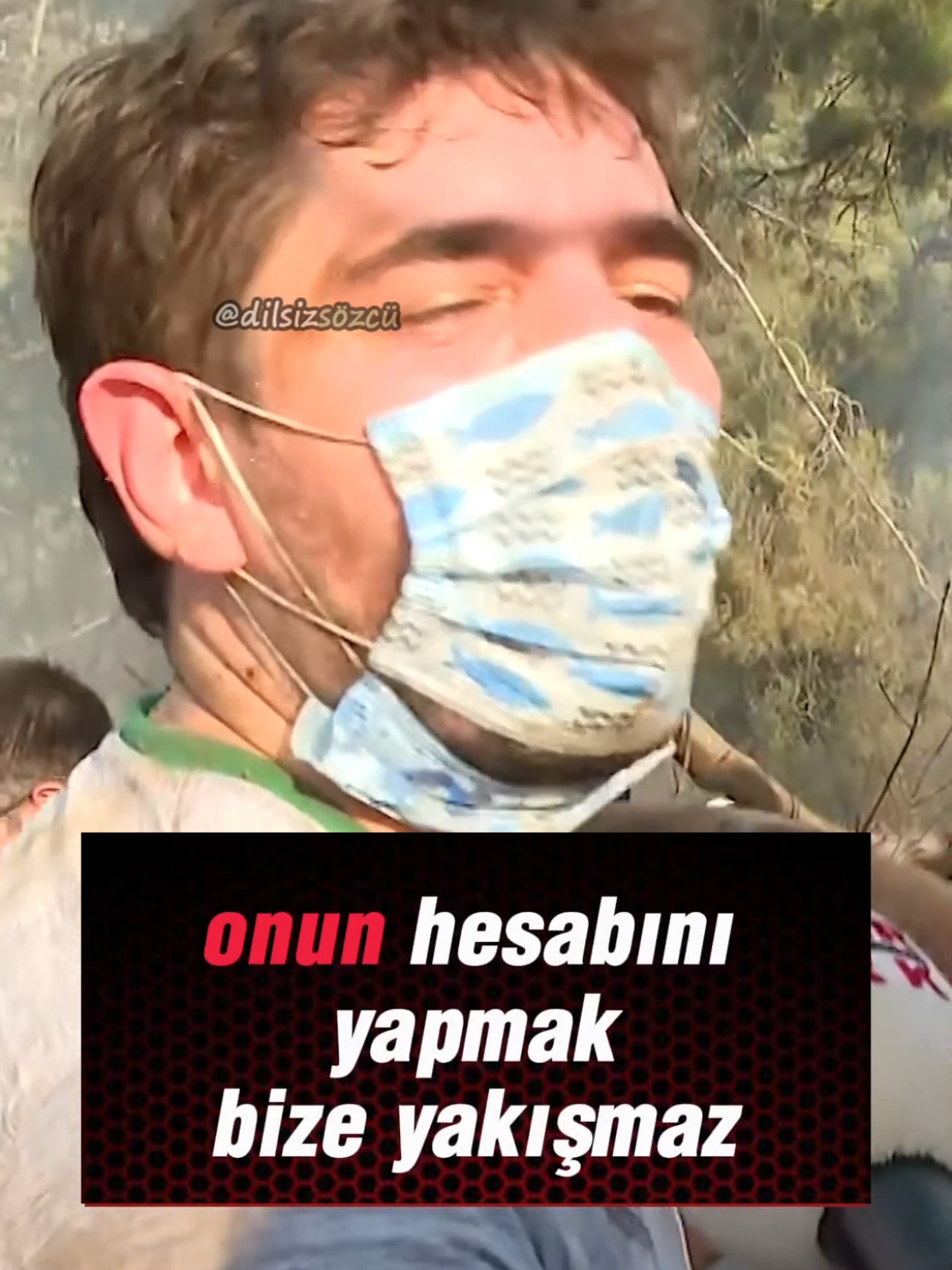 Bursa'da yangını söndürmeye çalışan gönüllü ile muhabir arasında geçen diyalog: - Su içinde kaldınız. + Bursa'mız yeşil kalsın, sıkıntı yok. - Kaç saattir çalışıyorsunuz? + Onun hesabını yapmak bize yakışmaz. Vatanımız, milletimiz sağ olsun.