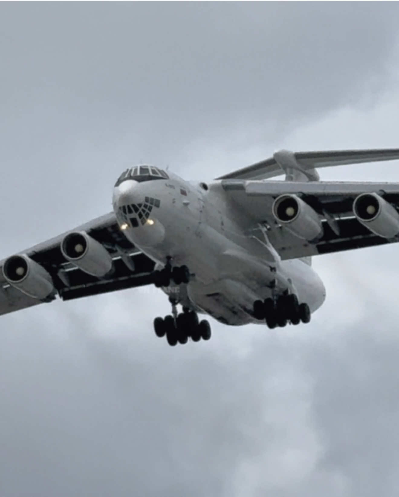 Lại là IL-76! Gã khổng lồ bay tiếp tục xuất hiện. Máy bay IL-76 xuất hiện tại Việt Nam lần thứ 3 trong tháng tại Tân Sơn Nhất! #IL76 #MáyBayQuânSự #HàngKhôngViệtNam #FlightRadar #VietnamSpotting