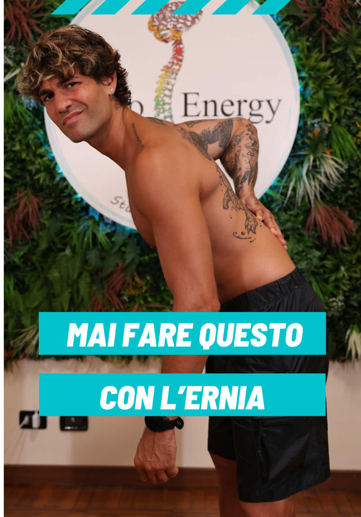Hai un’ernia? Attento a questo errore 🫵🏻 C’è un esercizio che molti fanno pensando sia utile… ma se hai un’ernia, potresti peggiorare la tua situazione Ti mostro un movimento semplice per scaricare la schiena: ✅ Allunga la catena posteriore ✅ Decomprime la zona lombare ✅ Ti aiuta a respirare meglio e ridurre la tensione 💡 Se soffri di ernia, non improvvisare 📲 Salva il video e seguimi per esercizi sicuri e mirati #GianmatteoCanfarelli #postura #osteopatia #fisioterapia #ernia #errori #fyp 