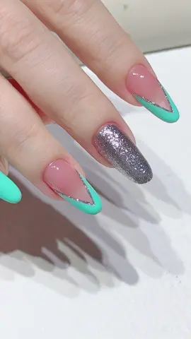 Một mẫu french móng kiểu khác #nails #gel #gelnails #nail #nailpolish #nailtech #naildesigns #nailinspo #nailart #beautynails #hotnails #manicure #nailxinh #nailgel #nailtrend #gelpolish #naillove 
