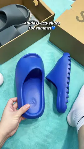 Omg! The slide that goes with every outfit🔥#adidas #adidasyeezy #slide #yeezyslides #sneakers #fyp #tiktokshopmademebuyit 