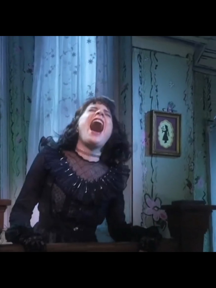 над home тожн, но там заснять забыли #beetlejuice #beetlejuicemusical #beetlejuicebway #lydiadeetz  #битлджус #битлджусмюзикл #лидиядитц 