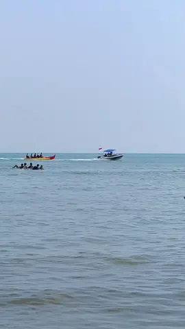 gara-gara tiktok ikutan trending pacu jalur beda versi 🤣 #pacujalurkuantansingingi #pacujalur #pantaianyer #pantaicarita #bananaboat 