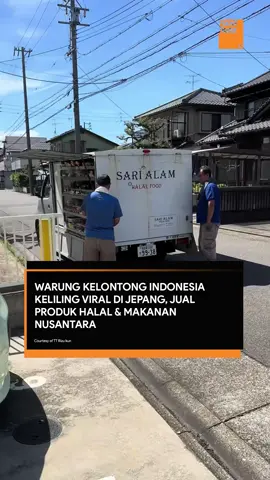 Viral di TikTok, warung kelontong keliling Indonesia bernama Sari Alam parkir di depan rumah warga Jepang menggunakan mobil pick up box. 🛻🇮🇩 Warung ini menjual produk halal dan makanan khas Indonesia untuk para diaspora dan warga lokal, mulai dari sambal terasi, bakso, mi instan, rendang, hingga jajan pasar. #Japan #Warung 
