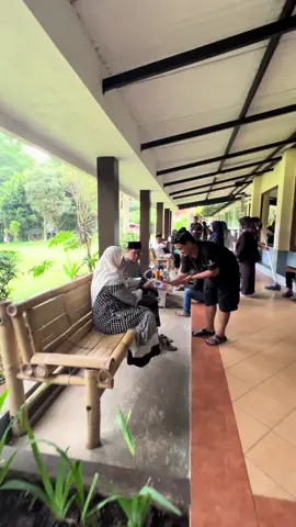 Di sela2 shoting layar lebar di Bandung, walhamdulillah menikmati Cuanki (cari uang jalan kaki). . Walhamdulillah