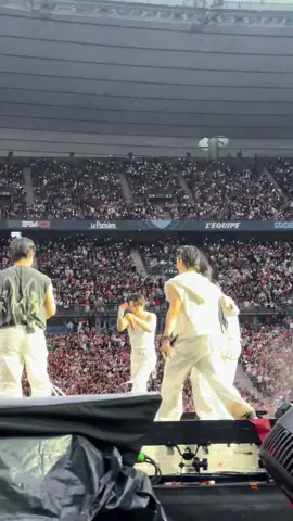 La chute de Seungmin 😂 @Stray Kids @Stade de France 🇫🇷  #straykids #straykidsstay #kpopfyp #Kpop #kpopstan #stay #frenchstay #seungmin #bangchan #hyunjin #leeknow #changbin #hanjisung #felixstraykids #instraykids  #straykidsworlddomination #straykidseverywhereallaroundtheworld #skzinparis #skzworlddomination 