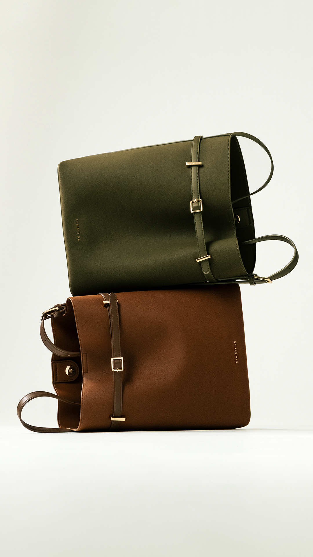 Made for the girls on duty 📁🖋️ Shop the Anora Bucket Bag.