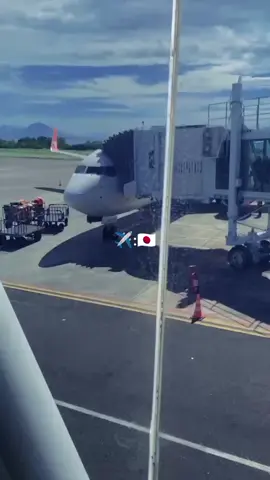 Alhamdulillah banget bisa berangkat ke jepang 😇🇯🇵... #foryou #4u #fyp #fypage #trend #bandara #juanda #trending #video #viral #negara #jepang #tki #tulangpunggung #keluarga #soundviral #🇯🇵 #fyp #fypage #fyppppppppppppppppppppppp 