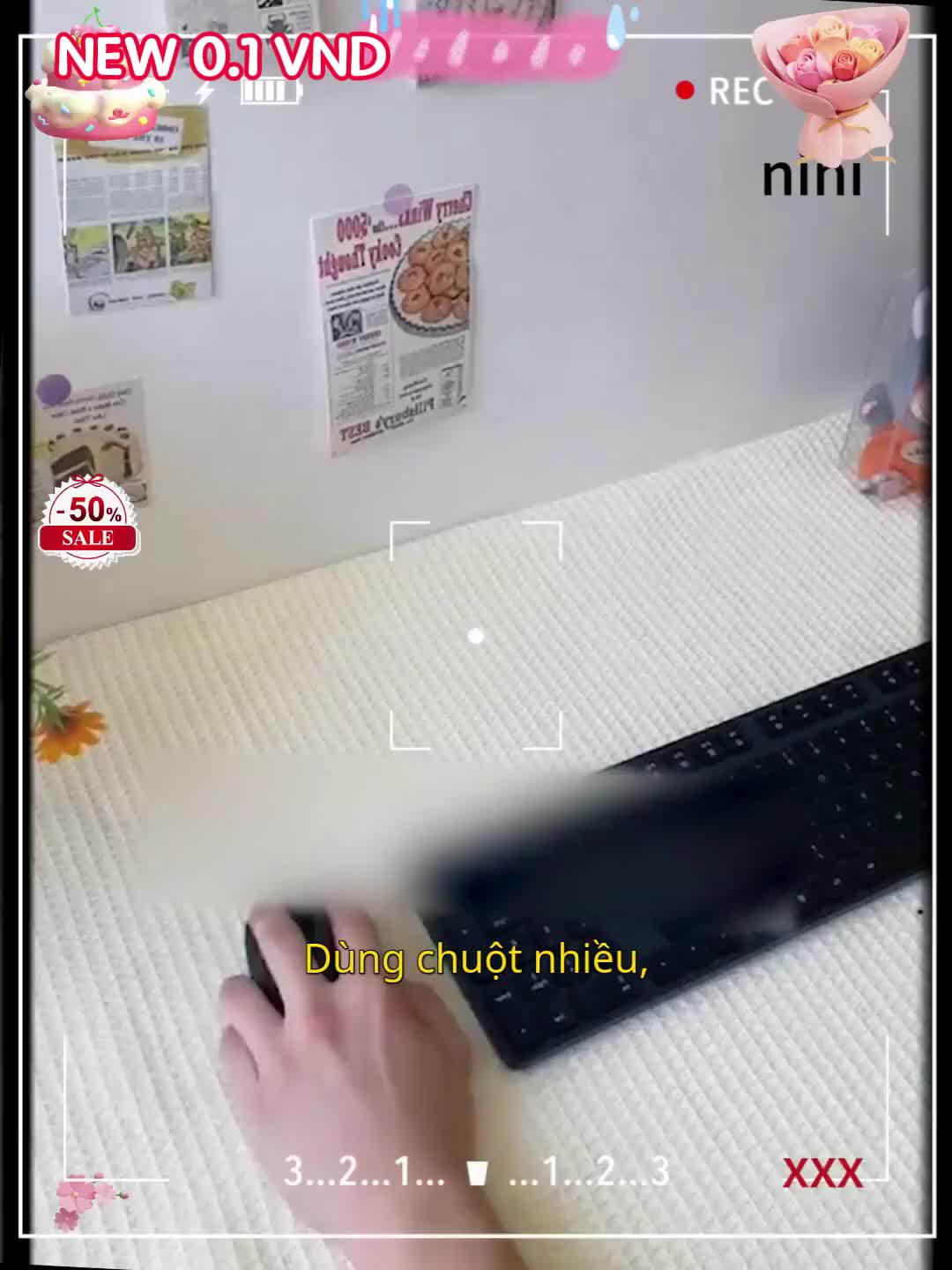 Chiếc gối nhỏ được thiết kế đặc biệt để bảo vệ cổ tay. Bạn có thể sử dụng khi lướt chuột, gõ bàn phím ở nơi làm việc hoặc làm bài tập về nhà ở trường. Tay bạn sẽ không bị đau nhức suốt cả ngày. 