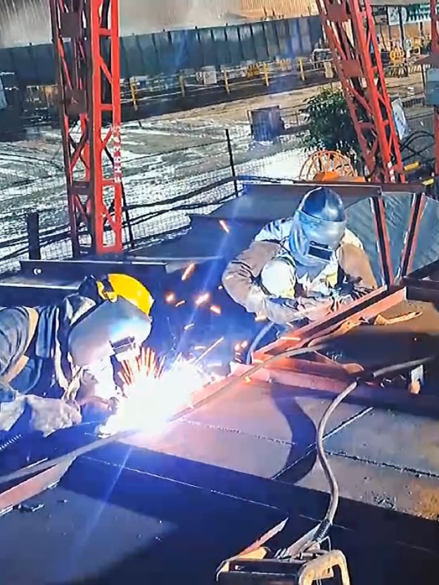 🤫🤫🤫#welding #welderindonesia🇮🇩 #morowali_sulteng_bahodopi #promomakangajian #weldertiktok #trendingfyp #FYP #tren 