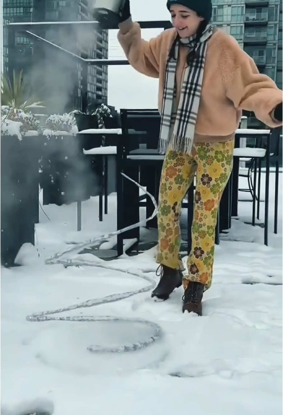 satisfying video#oddlysatisfying #satisfyingvideo #unzip #icicle #ice 