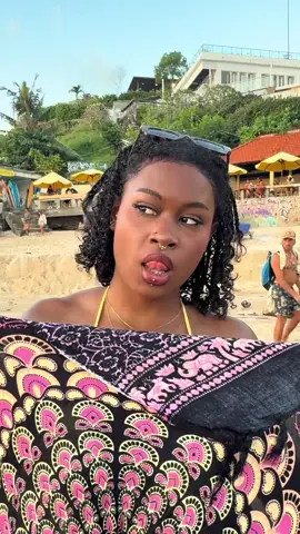 ke pantai sama sylla, suara gue cempreng juga ya wkwkwk