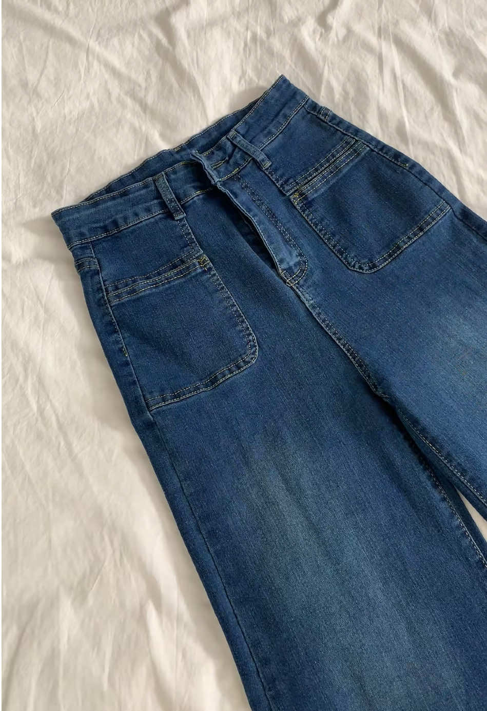 #jeansoutfitideas #jeansoutfit #jeanswanita #celanajeans #baggyjeans #jeanshighwaist #loosejeans #jeansviral #celanajeanswanita #jeansretro #jeans #fashionmerdekasale #fashionplayground 