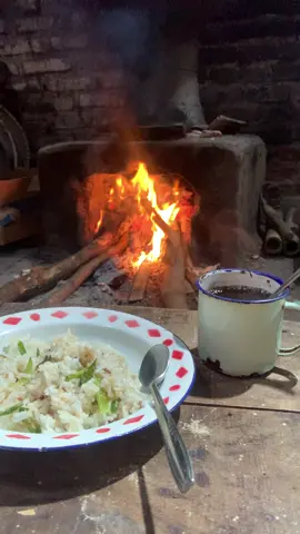 Nasi goreng kampung,ini enak banget jdi nostalgia waktu dulu kalo berangkt sekolah pasti dibikinin sarapan ini #nostalgia #nasigorengkampung #vibes #jamandulu #nostalgia90an #nostalgia 
