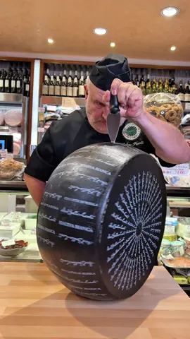 Un’eccellenza firmata Bella Lodi, che parla al palato con voce lieve e sussurra storie di sapori eterni. #paciottisalumeria #paciottistefano #bellalodi #riservabianca @Bella Lodi Formaggi 