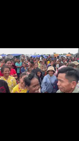 #ចែកក្តីស្រលាញ់ជូនទៅបងប្អូន🙏🇰🇭 #ចង់ឃើញស្នាមញញឹមគាត់បែបនេះរហូត❤😘 