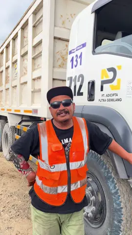 bukan begitu nona😂#fypage #fypp #fyp #bahanswmu #xybca #masukberanda #berandafyp #purworejo #purworejo24jamfyp #purworejo24jam #bendunganbenerpurworejo #bendunganbener #quaarrywadas #tambangandesit #drivermuda #dumptruck #storytambang #adiciptaputragemilang 