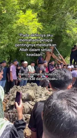 Innalillahiwainnailaihirojiun..إِنَّا لِلّهِ وَإِنَّـا إِلَيْهِ رَاجِعون Ya Allah Ya Tuhanku ampunilah dia, rahmatilah dia, maafkanlah dia, muliakanlah kematiannya, lapangkanlah kuburnya, jadikanlah syurga sebagai ganti tempat tinggalnya dan berilah kesabaran kepada ahli keluarganya, semoga arwah di tempatkan di kalangan orang-orang yang beriman..  AlFatihah (Hasif) #fyp #foryou #foryoupage     . بِسْمِ  ٱللَّهِ ٱلرَّحْمَـنِ ٱلرَّحِيم ٱلْحَمْدُ لِلَّهِ رَبِّ ٱلْعَـلَمِين۞ ٱلرَّحْمَـنِ ٱلرَّحِيم۞ مَـلِكِ يَوْمِ ٱلدِّين۞إِيَّاكَ نَعْبُدُ وَإِيَّاكَ نَسْتَعِينُ۞ ٱهْدِنَا ٱلصِّرَطَ ٱلْمُسْتَقِيمَ۞صِرَطَ ٱلَّذِينَ أَنْعَمْتَ عَلَيْهِمْ۞ غَيْرِ ٱلْمَغْضُوبِ عَلَيْهِمْ           وَلاَ ٱلضَّاۤلِّينَ۞امين 