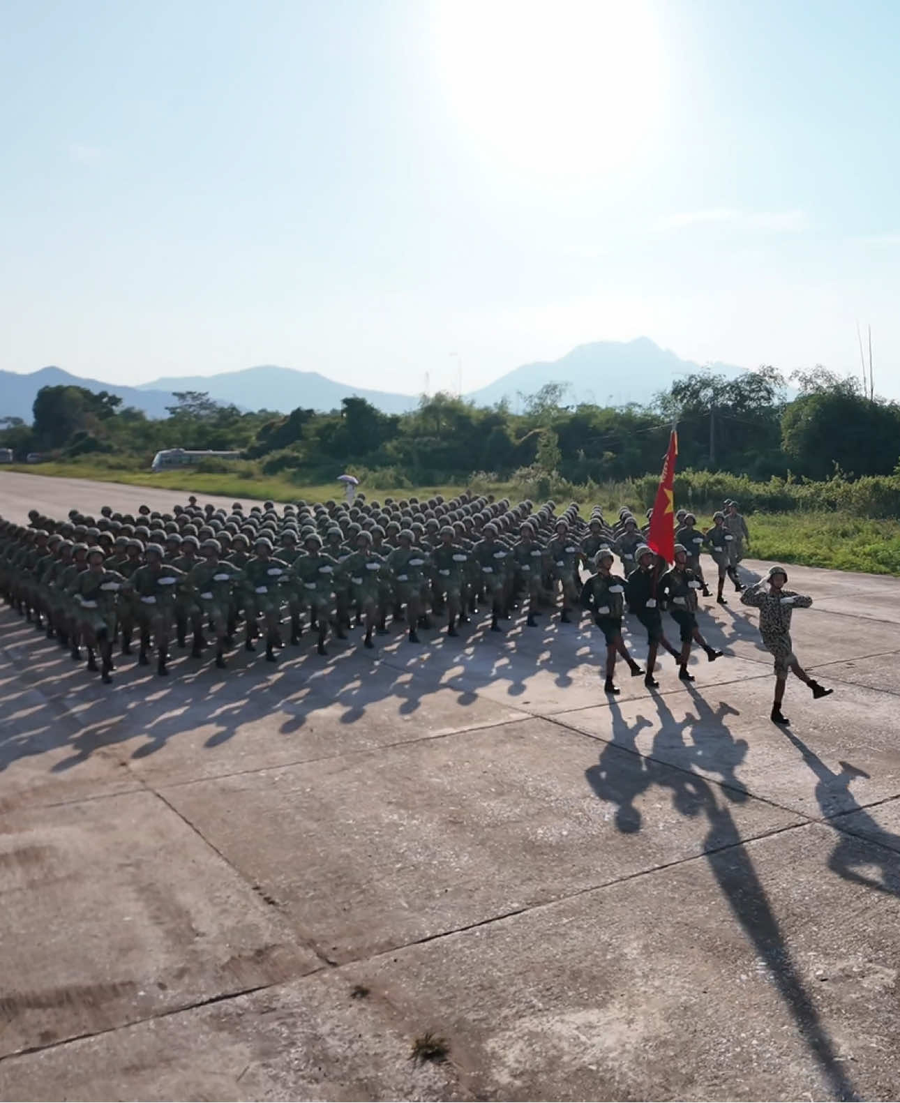 Hôm nay Hoà Lạc nắng 35 độ🥰🥰 Chúng tôi vẫn đang nỗ lực vượt nắng thắng mưa để không phụ sự kì vọng của Nhân dân!! #a80 