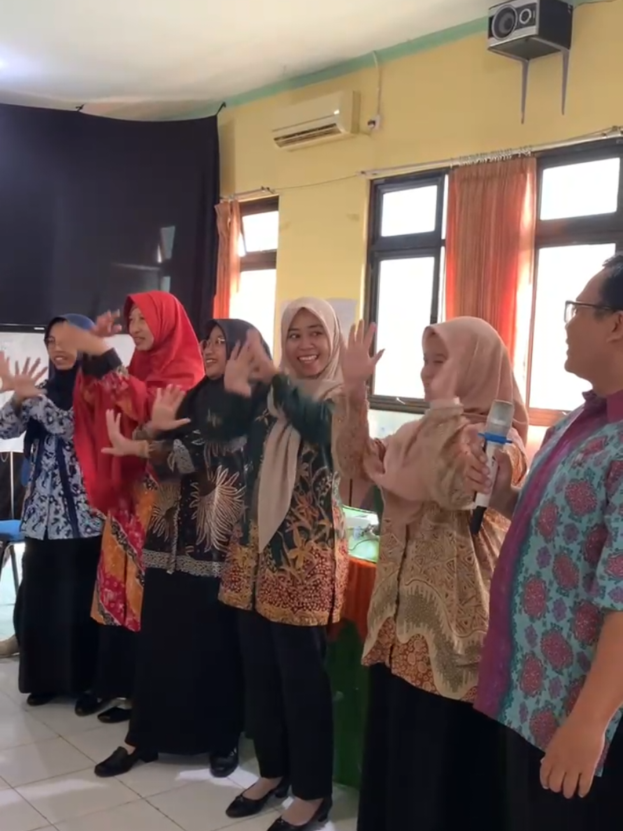 hari ke-6 pelatihan pembelajaran mendalam #buhenismp2jekulo #pelatihanpembelajaranmendalam #bbgtkjateng #deeplearning #pelatihanpembelajaranmendalamkabupatenkudus #smp2jekulokudus #momacha #duloku 