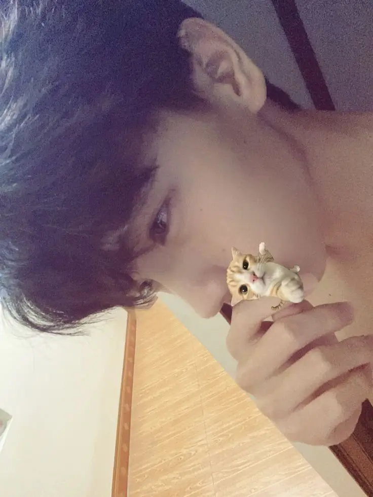 @lovely18101  我盯着这个女人看，她太可爱了，你们认识她吗？如果认识，能告诉我吗，谢谢！🥰🧧 我会感激任何喜欢我的人🥰 #抖音 #douyin_china #douyin #handsomeboy #chinese #chinese #抖音 #boyfriend #抖音 #douyin_china #china 