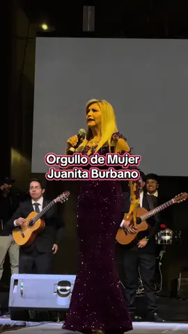 Pero si un día tú me llegas a traicionar 😪💔. Orgullo de mujer @Juanita Burbano #juanitaburbano #conciertos #orgullodemujer #joffreoficial #pillaro🇨🇬_ecuador🇪🇨 