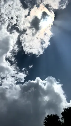 تم وہ کرہ جو اللّٰہ چاہتا ہے پھر وہ ہوگا جو تم چاہو گے۔🫀🤌🏻🌸 Repost ✨ @KashMiri_kuRii🧸🍁 #clouds #aesthetic #vibes #view #nature #foryoupage #foryou #1millionaudition #growmyaccount #sky #unfreeze 