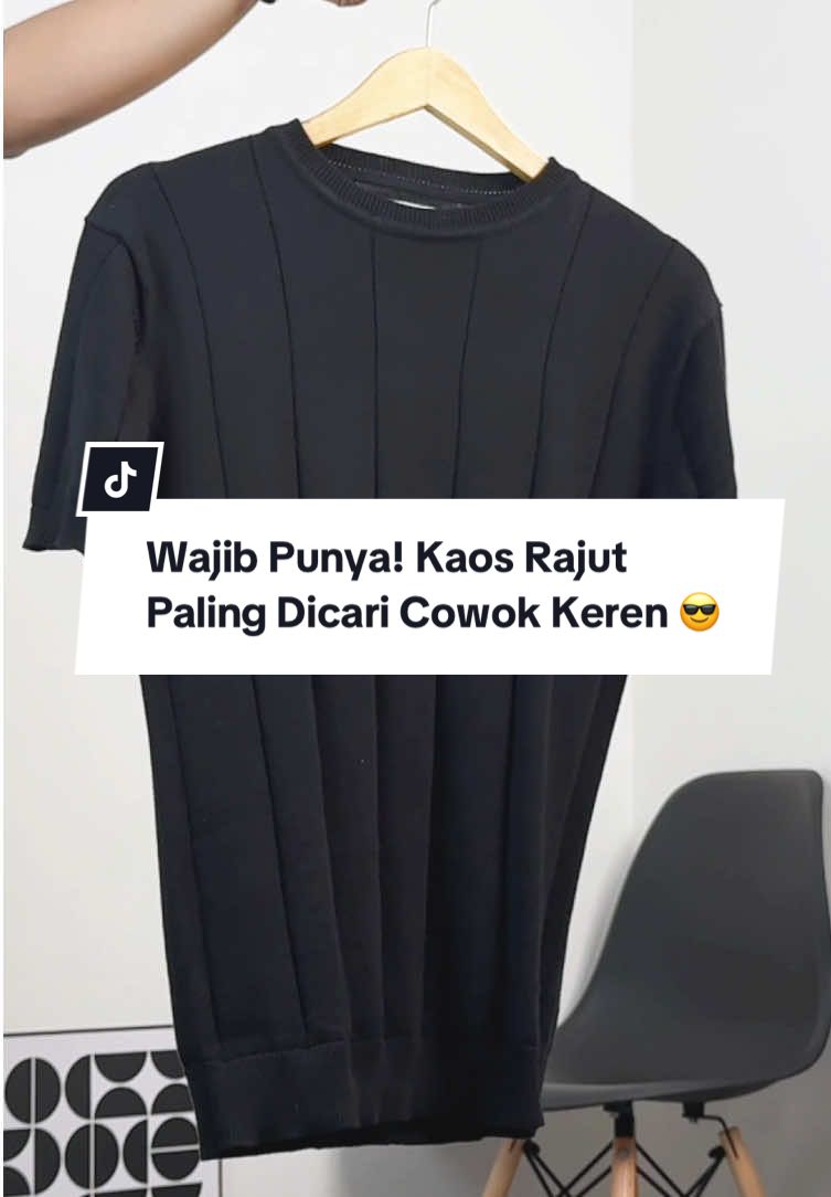 Gak perlu ribet buat keliatan keren. Ken Knit: simpel, adem, dan gampang dipaduin. #OOTDPria #KenKnit #SmithStyle #kaosrajut #viral #fypfashion 