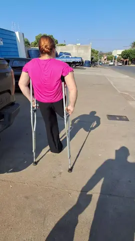 City crutchwalk. #oneleggirl #onelegged #oneleg #ampute #crutchwalking #legamputee #