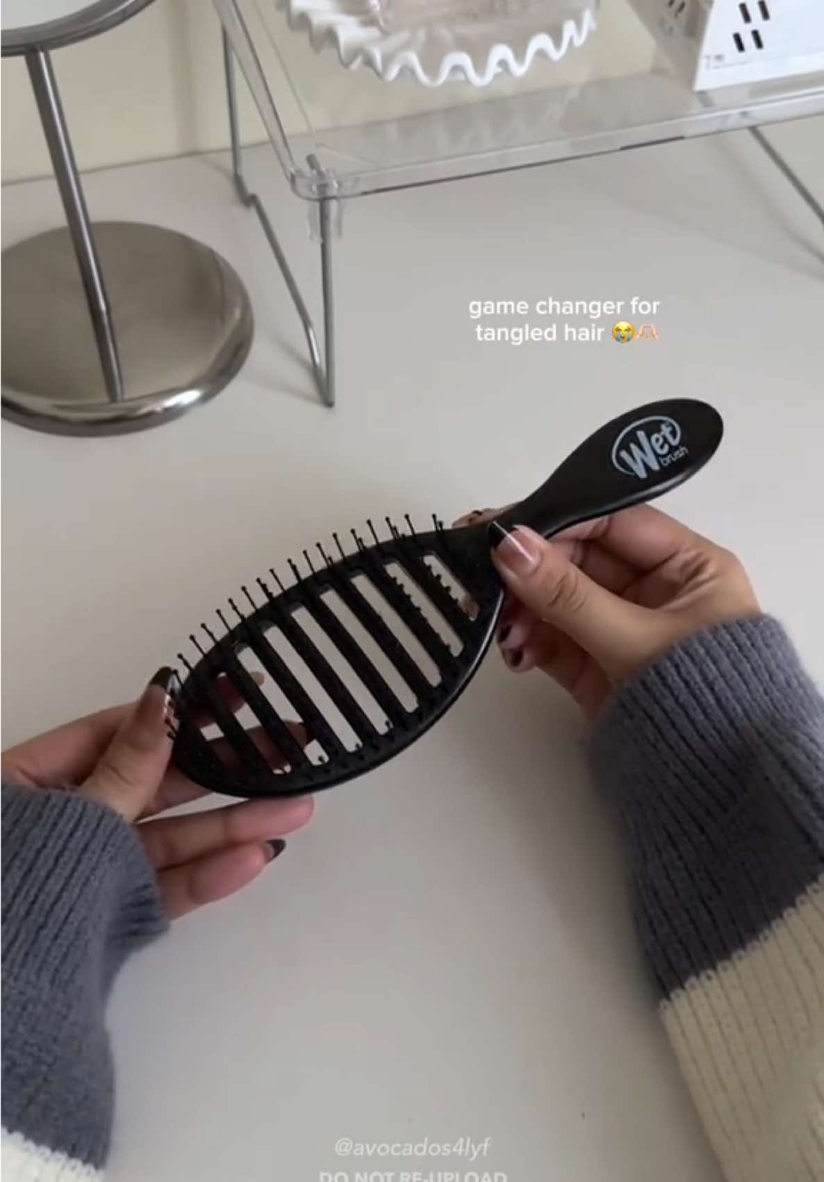 use the right brush to avoid hair breakage 😽🪮 #hairbrush #hairbrushing #wetbrush #hairbrushes #wetbrushspeeddry 