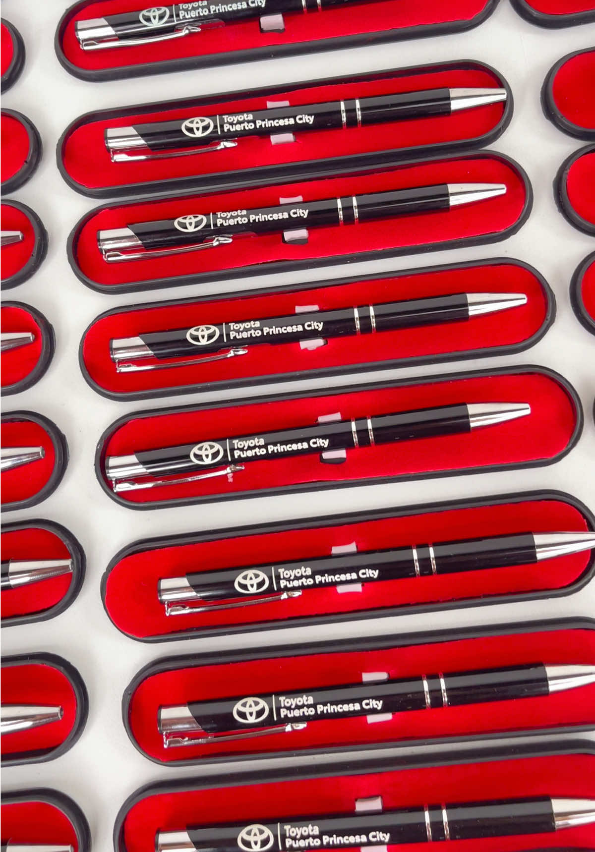 Hi guys restock na po ulit yung Metal Pen natin hah ayan po free Name narin po yan laser engraved po tayo. #rakeemshop #perfectgiftideas #personalizedgifts #laserengraving 