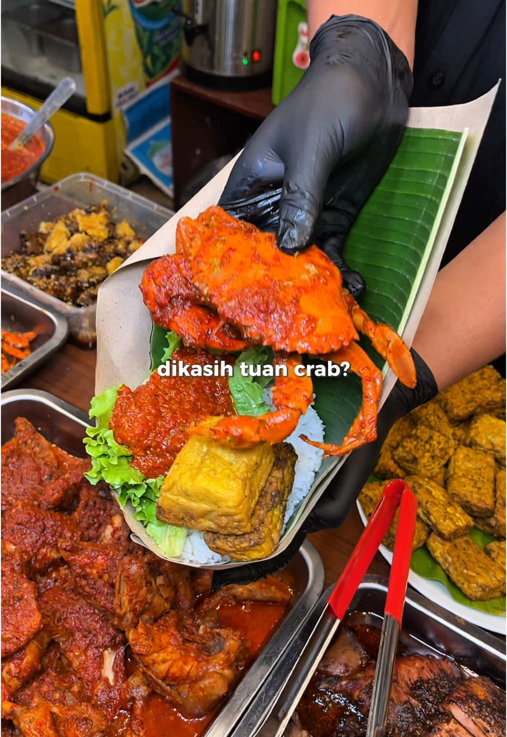 nasi bungkus disini makannya sama tuan crab🦀 #creatorsearchinsights #kulinerbandung #rumahmakansunda #rumpunsunda 