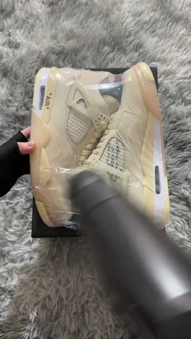 Jordan 4 off white🔥📦 #fyp #luxury #jordan4 #sneakers #offwhite #luxurylife #shoes #goviral #luxuryshoes #jordans #sneakerhead 