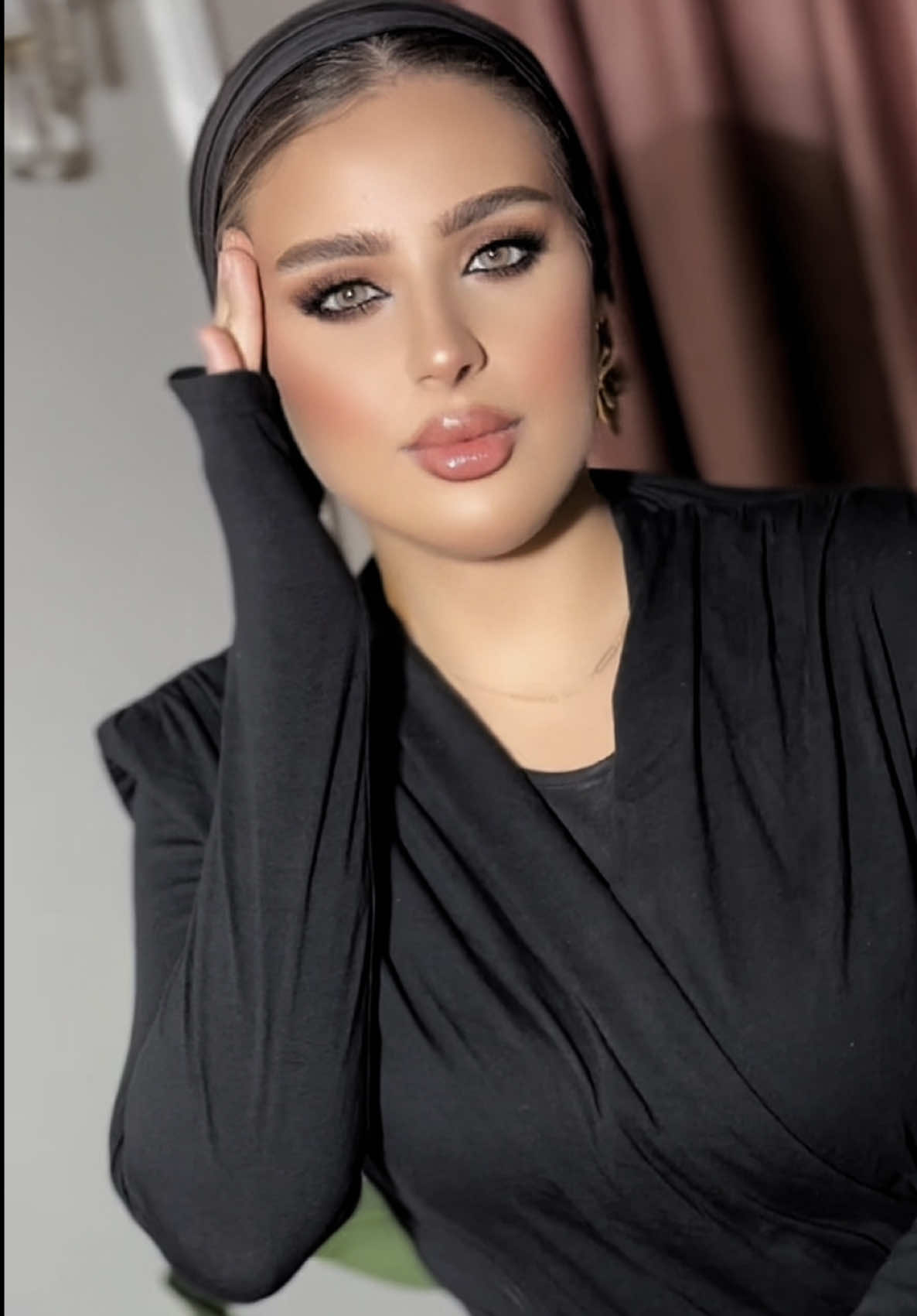 🖤✨ #explorepage #viral #foryoupage #makeuplover #tiktok #foryou #makeuplooks #viralmakeup #beauty #makeupideas #wakeupandmakeup 