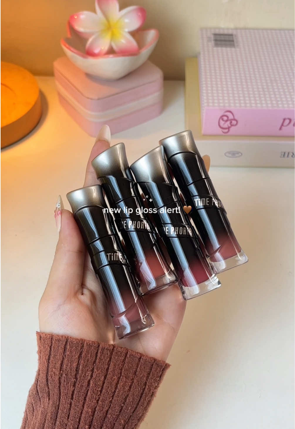 ada lagi Timephoria Lip Gloss, ini super glossyy 1000/100 ❤️‍🔥‧₊˚ ⋅ #lipgloss #juicylips #lipplumper #lipstick #glossylips #glossy #lippies #lipcombo 
