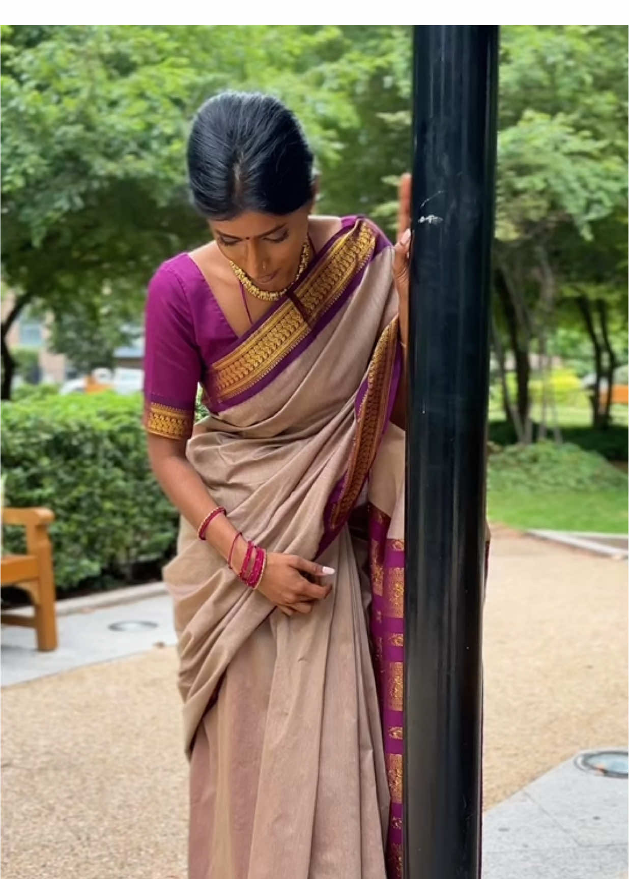Maheshwari silk cotton in stunning vaadamalli 💜 Lightweight, breezy, and made for movement – this saree floats on your body. Perfect pleats, effortless drape, and so flattering on petite frames of all sizes. And, the blouse? Designed and stitched in-house by House of Kiraa.  ✨ Available in so many colours – follow for more drops & DM to order! #MaheshwariSaree #VaadamalliVibes #PetiteFriendly #SareeLove #SouthIndianStyle #HouseOfKiraa #SareeOfTheDay #SummerSarees
