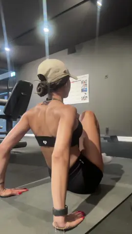#hourglassbodyshape #hourglassworkout #workoutmotivation #pilates #abs 