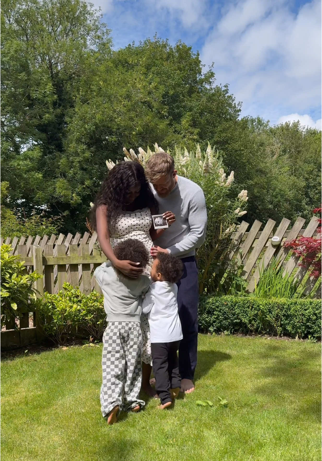 We’ve been keeping a little secret 🤍🥹 Baby #3 is coming 2026 inshallah 🤰🏿 