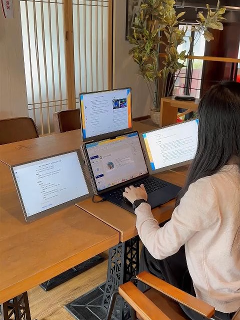 Portable Quad monitor with 3 screens#laptopscreenextender #triplemonitor