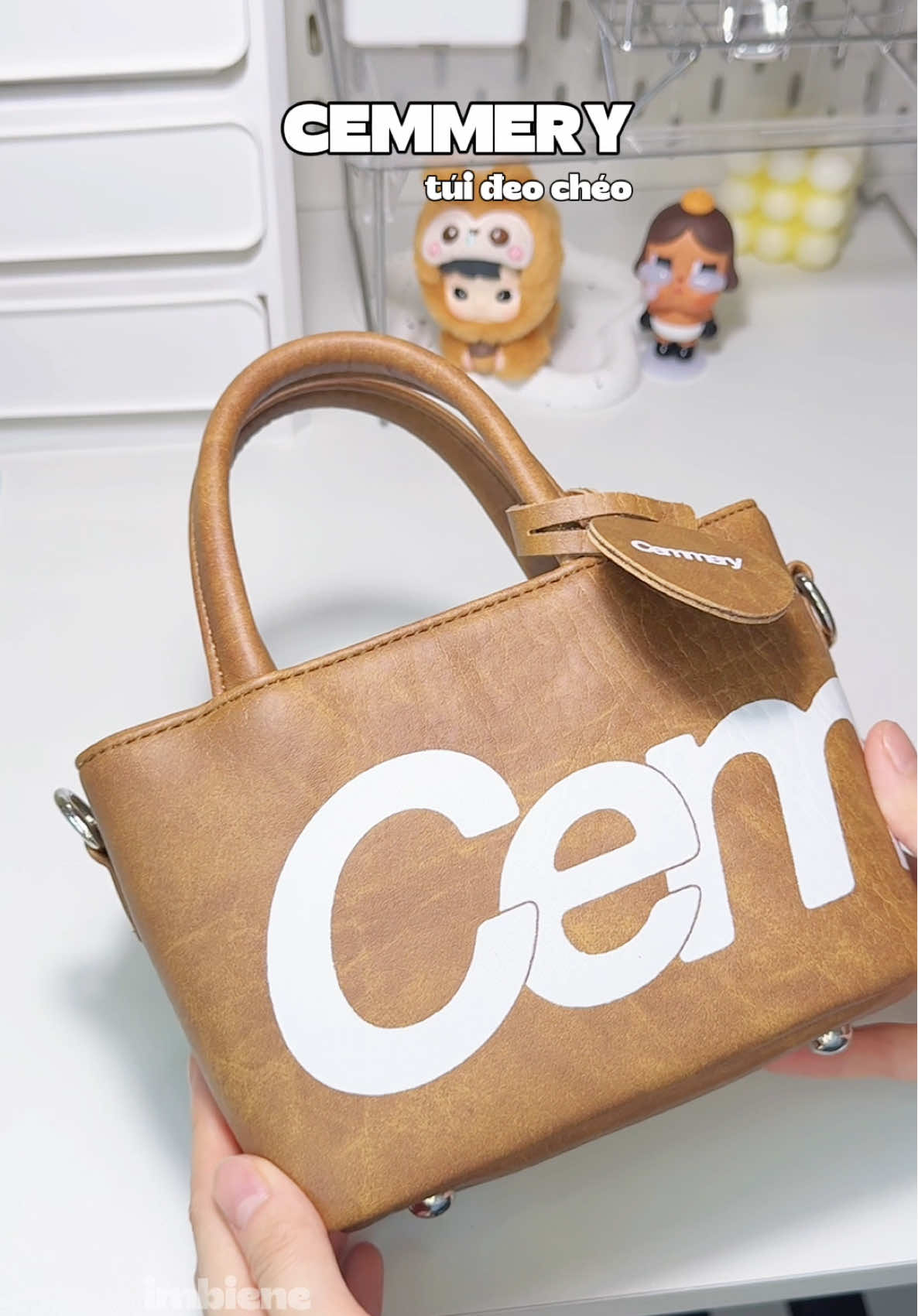 màu nâu ta nói nó sang xịn gì đâu 🐻🍩 #tuixach #tui #tuideocheo #tuixachnu #tuida #tuixachxinh #tuicemmery #cemmery #phoidoxinh #outfit #unbox #review #muataitiktok #imbiene 