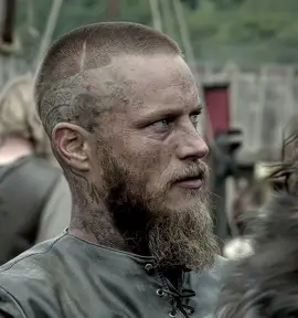 Who’s this chunk of meat?😂 || #ragnarlothbrok #ragnarlothbrokedit #vikings #edit #fyp #foryou 
