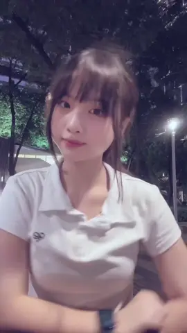 旁邊好多人 但還是硬要拍 #流量 #手勢舞 #上推薦 