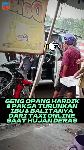 Opang hardik dan turunkan paksa ibu serta bayinya dari taxi online saat hujan deras. Mereka berdalih ada aturan yang melarang taxi dan ojek online menaikkan penumpang di depan Stasiun Tigaraksa Tangerang. Penumpang di area ini wajib memakai jasa opang. Warganet pun sungguh geram, pasalnya kejadian seperti ini sudah kerap terjadi di berbagai wilayah, seolah sengaja dibiarkan atau malah dirawat otoritas setempat. #videoviral #beritaviral #opang #taxionline #penumpang #tangerang #ibu #bayi 