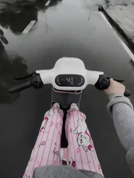 Anh chưa bao giờ muốn có tương lai với em..