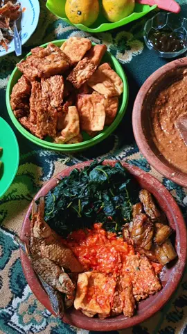Mentahan video makan bareng besti,,  mukbang sambelan,, Ambil aja buat prank lagi makan-makan,,  #mentahan #mentahanvideo #makan #makanmakan #makanbareng #prank #sambelan #mukbangvideo #mukbang #sarapan #breakfast 
